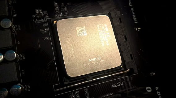 grå, amd computerprocessor, processor, pc, computere, og, teknologi, belyst, ingen mennesker, indendørs, tæt på, sort baggrund, dag, stilleben, udstyr, høj vinkel visning, meddelelse, computerchip, tekst, computerudstyr, elektronikindustrien, forbindelse, computer del, industri, kredsløbsplade, kompleksitet, maskineri, fuld ramme, metal, elektrisk komponent, 4K, CC0, offentligt domæne, royaltyfrie
