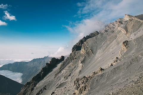 nuotrauka, uolienose, kūnas, vanduo, antenos, fotografija, pilka, kalnas, debesis, Rokas, piko, aukštas, dangus, kontrastas, mėlynas dangus, pobūdį, vulkanas, tanzano, Afrika, meru, grožis gamtoje, vaizdai - gamta, debesis - dangus, ramioje scenoje, ramybė, ne miesto scenoje, kalnų, idiliškas, nėra žmonių, kraštovaizdį, aplinką, fizinė geografija, geologija, dieną, saulės šviesa, roko objektas, lauke, kalnų viršūnė, formavimas, klimatas, sausas klimatas, 4K, CC0, Viešasis domenas, nemokamai