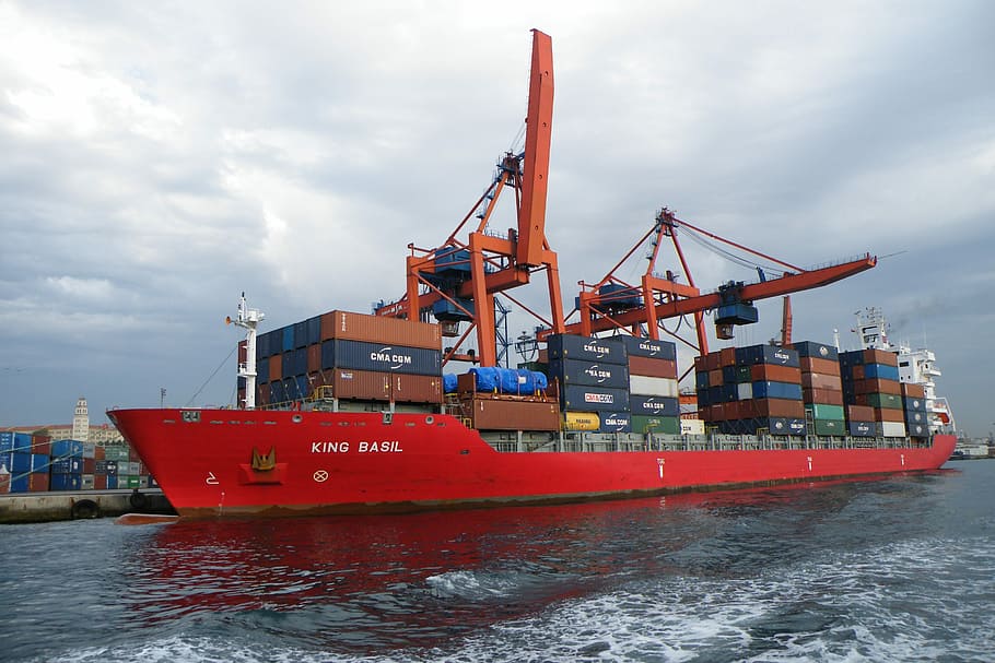 rødt lastskib, skib, Havn, logistik, godstransport, Forsendelse, beholder, last container, industri, kommerciel dock, vand, nautiske fartøj, transportmidler, hav, havnefronten, sky - himmel, forretning, transportform, kran - entreprenørmaskiner, natur, mole, maskineri, arkitektur, udendørs, 2K