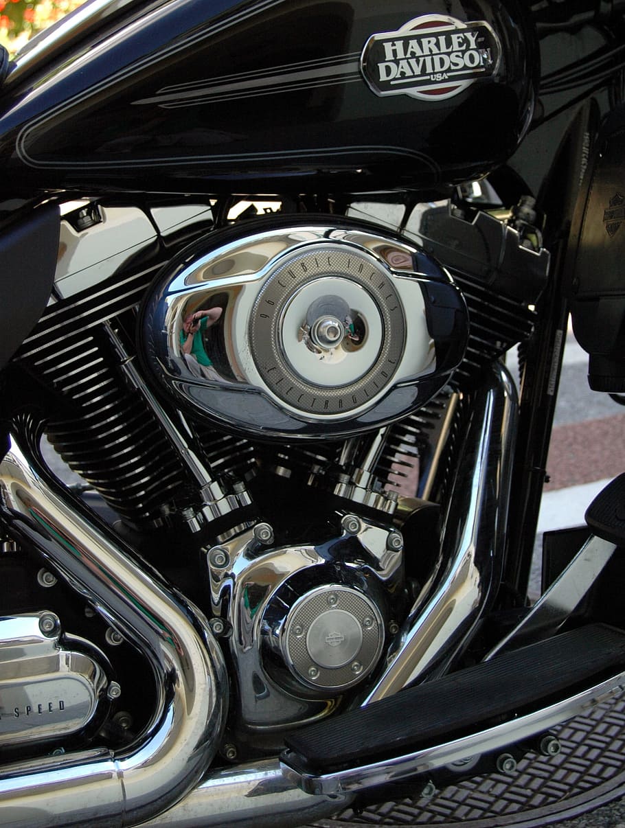 harley davidson cruiser moto, crom, clàssic, primer pla, motor, ràpid, Harley Davidson, moto, vehicle, manera de transport, vehicle terrestre, transport, automòbil, cotxe, cap gent, metall, tecnologia, dia, part del vehicle, a l'aire lliure, estacionari, vista d’angle alt, maquinària, roda, 2K