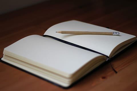 หนังสือ, ดินสอ, ทำด้วยไม้, พื้นผิว, สีน้ำตาล, ชัดเจน, ขาว, กระดาษ, เขียน, สมุดบันทึก, เคาน์เตอร์, ตาราง, ไม่มีคน, สตูดิโอยิง, ไดอารี่, ใกล้ชิด, สีพื้นหลัง, ในบ้าน, วัน, ไม้ - วัสดุ, สิ่งพิมพ์, วัตถุสองชิ้น, สำนักงาน, ยังมีชีวิตอยู่, การศึกษา, พื้นที่การคัดลอก, เครื่องมือการเขียน, อุปกรณ์สำนักงาน, ปากกา, การเรียนรู้, โบราณ, ปากกาหมึกซึม, การตั้งค่า, วัตถุกลุ่มเล็ก, 5K