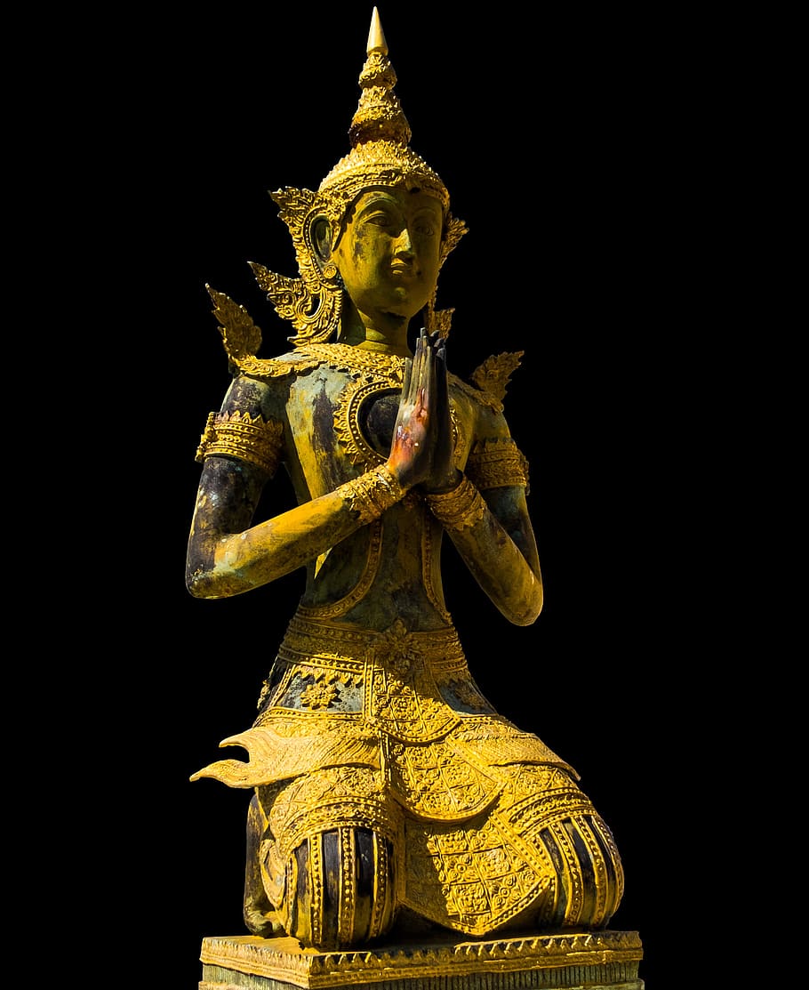 deïtat, prega, bronzefigur, estàtua, aïllat, escultura, creença, art i artesania, religió, representació, creativitat, espiritualitat, representació humana, cap gent, fons negre, color daurat, vista d’angle baix, lloc de culte, arquitectura, tir de l'estudi, artesania, semblança masculina, a l'interior, còpia espai, ornamentat, 2K