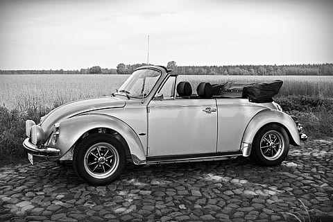vecchi tempi, vw, vw beetle, convertibile, classico, volkswagen, vecchio, volkswagen vw, auto, in stile retrò, vecchio stile, veicolo terrestre, mezzi di trasporto, cromo, all'aperto, antico, macchina vintage, modalità di trasporto, auto sportiva, obsoleto, auto da collezione, modo di trasporto, veicolo a motore, giorno, natura, campo, cielo, stazionario, ricchezza, nessuno, vista laterale, nostalgia, lusso, ruota, 5K, CC0, dominio pubblico, privo di copyright