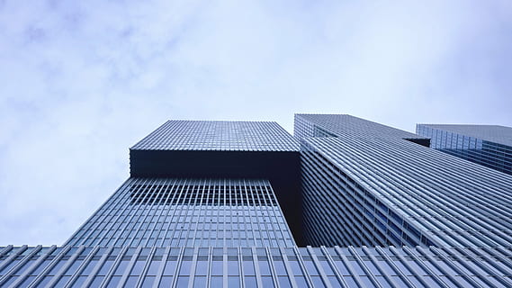 scăzut, unghi de fotografiere, Mare creștere, clădire, arhitectură, structura, stabilire, birou, ferestre, condominiu, hotel, nori, cer, modern, simetrie, exteriorul clădirii, construită, nici o persoana, nor - cer, albastru, zgârie-nori, în aer liber, oraș, exteriorul clădirii de birouri, Afaceri, vedere unghiulară joasă, natură, reflecţie, sticlă - material, înalt - înalt, model, abstract, imediat mai jos, aliaj, oţel, 4K, CC0, domeniu public, fără drepturi de autor
