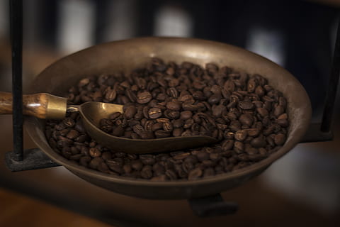 Coffee, Horizontal, Shell, Spoon, pan, beans, old, retro, weigh, food, bean, food And Drink, brown, no People, coffee Bean, roasted, indoors, dark, caffeine, close-up, preparation, freshness, sweet food, roasted coffee bean, coffee - drink, still life, large group of objects, abundance, table, container, focus on foreground, high angle view, 4K, CC0, public domain, royalty free