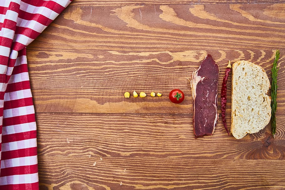 asparges, skiveskåret, brød, chili, rå, kød, tomat, Brun, træ-, overflade, bord, bacon, egypten, sammensætning, detalje, sund kost, sund mad, baggrunde, mad, makro, køkken, sundhed, smuk, mad foto, bageri, pizza, skive, pølse, salam, hed, skinke, lækker, Foto, produkt foto, fotografering, cafe, baggrund, ernæring, restaurant, indendørs, direkte over, ingen mennesker, stilleben, træ - materiale, mad og drikke, høj vinkel visning, stribet, mønster, skærebræt, tæt på, forarbejdet kød, frugt, velvære, tekstil, dug, multi farvet, snack, 5K