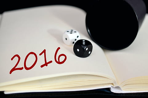 siyah, beyaz, dices, tahmin, yıl, şans, ileri, zar at, 2016, zaman, küp, sanat kültürü ve eğlence, içeriye, kapatmak, yayın, insansız, kitap, kumar, Eğitim, iletişim, Metin, kopya alanı, stüdyo çekimi, gevşeme, natürmort, seçici odak, eğlence oyunları, siyah renk, boş zaman etkinliği, tablo, boş, deri, 4K, CC0, kamu malı, telif ücretsiz