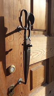 forbici, porta, ombra, legno - materiale, luce del sole, in casa, nessuno, natura morta, legna, giorno, vista dall'alto, natura, Marrone, metallo, pavimentazione, sport, avvicinamento, tavolo, attrezzatura, modello, tecnologia, 2K, CC0, dominio pubblico, privo di copyright
