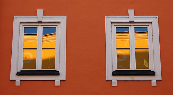 d'oro, riflessi, finestre, finestra, colore arancione, giallo, nessuno, architettura, esterno dell'edificio, struttura costruita, giorno, avvicinamento, all'aperto, caratteristica della parete, cibo e bevande, cibo, rosso, di fila, multicolore, vetro - materiale, forma, legno - materiale, sfondo arancione, 1080P, CC0, dominio pubblico, privo di copyright