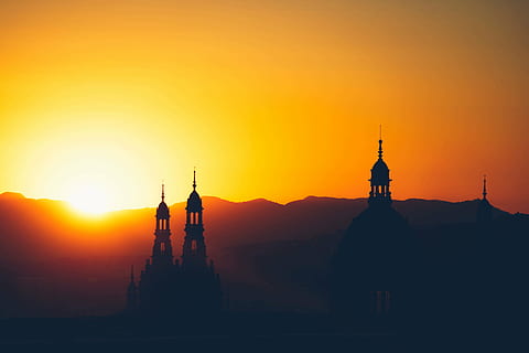 silhuet, templer, bjerg, kirke, orange, solnedgang, arkitektur, bygning, struktur, slot, himmel, sollys, solopgang, solskin, natur, rejsemål, religion, ingen mennesker, bybilledet, bygget struktur, bygning udvendig, tro, spiritualitet, sted for tilbedelse, orange farve, sol, rejse, Spir, 5K, CC0, offentligt domæne, royaltyfrie