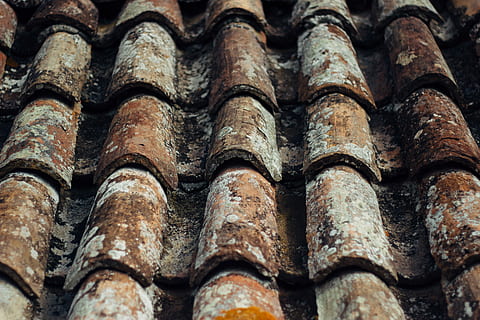 Nahansicht, Foto, braun, Dachziegel, Nahaufnahmen, Dach, tagsüber, Fliese, rustikal, Textur, Schindel, Terrakotta, Ziegeldach, Muster, Insel, Urlaub, hvar, kroatisch, Gott, Anbetung, Vollbild, Hintergründe, keine Leute, texturiert, Tag, in einer Reihe, rostig, alt, Wiederholung, verwittert, große gruppe von gegenständen, die Architektur, draußen, Metall, Seite an Seite, gebaute Struktur, 5K, CC0, gemeinfrei, lizenzfrei