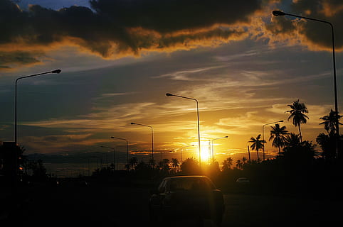 solnedgang, azurblå, Sky, aften, sol, himmel, aften, sol, silhuet, lys, billedvisning, bil, gadebelysning, transportmidler, Palme træ, gade, transportform, sky - himmel, motor køretøj, træ, orange farve, land køretøj, vej, natur, plante, ingen mennesker, belysningsudstyr, skønhed i naturen, udendørs, 4K, CC0, offentligt domæne, royaltyfrie