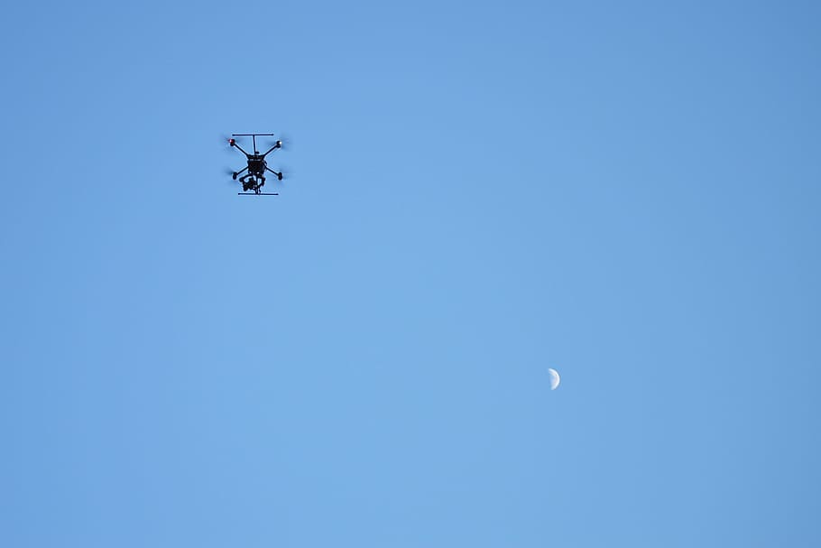 fuco, aria, Luna, tecnologia, a distanza, aereo, Copter, volo, senza fili, robot, quadcopter, sorveglianza, senza equipaggio, veicolo, cielo, passatempo, giocattolo, fotografia aerea, Guardando, osservando, sera, notte, blu, mezz'aria, Inquadratura dal basso, cielo sereno, volante, mezzi di trasporto, veicolo aereo, modo di trasporto, natura, copia spazio, movimento, nessuno, elicottero, all'aperto, in movimento, 1080P