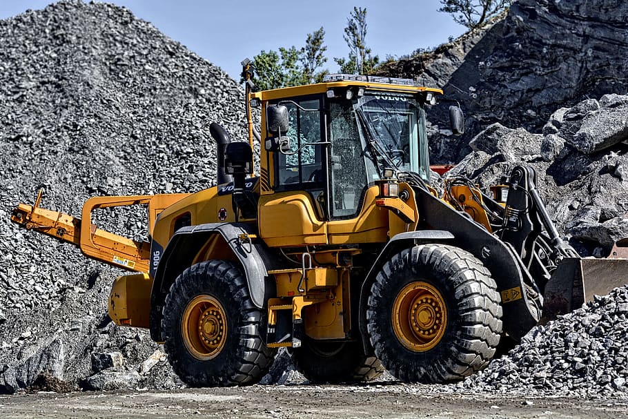 gul, sort, frontlæsser, transporterer, grus, digger, maskine, maskineri, konstruktion, loader, spand, udstyr, industri, bulldozer, industriel, grave, bygge, arbejde, gravemaskine, transportmidler, transportform, land køretøj, byggemaskiner, byggebranchen, earth mover, vej, dag, byggeplads, lastbil, konstruktion køretøj, hjul, solid, natur, kommercielt landkøretøj, udendørs, dæk, stenbrud, byggemateriale, industrielt udstyr, 5K