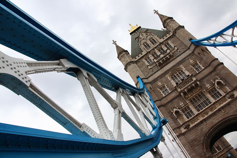 arquitectura, blau, torre, pont, britànic, edifici, angle, Anglaterra, Londres, monument, vell, acer, pedra, metall, estructura construïda, vista d’angle baix, cel, exterior de l'edifici, destinacions de viatge, dia, pont - estructura feta per l'home, naturalesa, cap gent, núvol - cel, transport, connexió, ciutat, turisme, a l'aire lliure, viatjar, el passat, gratacels, 4K