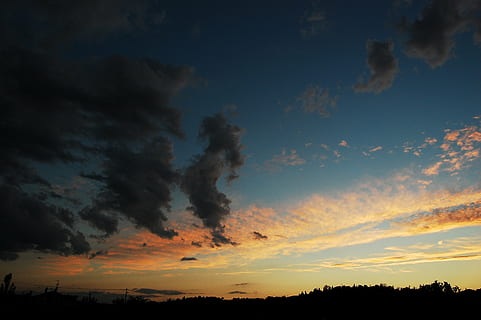 matahari terbenam, langit, awan, berawan, horison, senja, pemandangan, biru, langit berwarna, kampanye, suasana, malam, emilia romagna, cahaya, awan hitam, alam, awan - langit, di luar rumah, musim panas, keindahan di alam, scenics - alam, bayangan hitam, adegan yang tenang, ketenangan, warna oranye, tidak ada orang, pohon, langit yang dramatis, tampilan sudut rendah, idilis, menanam, lingkungan Hidup, perasaan kagum, meteorologi, 2K, CC0, domain publik, bebas royalti