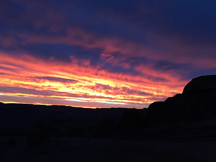 auringonlasku, Moab, aavikko, luonto, hämärä, scenics, taivas, maisema, kauneus luonnossa, oranssi väri, ulkona, punainen, pilvi - taivas, auringonnousu - aamunkoitto, siluetti, dramaattinen taivas, maisemat - luonto, rauhallinen kohtaus, tyyneys, ei ihmisiä, idyllinen, ympäristö, ei-kaupunkikuvia, rock, maa, kivimuodostelma, tumma, romanttinen taivas, 2K, CC0, public domain, rojaltivapaa