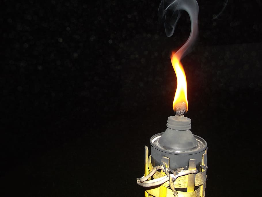 vela, foc, llum, il·luminat, candela, metxa, flama, foscor, nit, fosc, fons negre, còpia espai, cremant, calor - temperatura, tir de l'estudi, foc - fenomen natural, a l'interior, cap gent, contenidor, naturalesa, brillant, primer pla, equips d’il·luminació, ampolla, menjar i beguda, làmpada d'oli, lluminositat, llum elèctrica, 4K