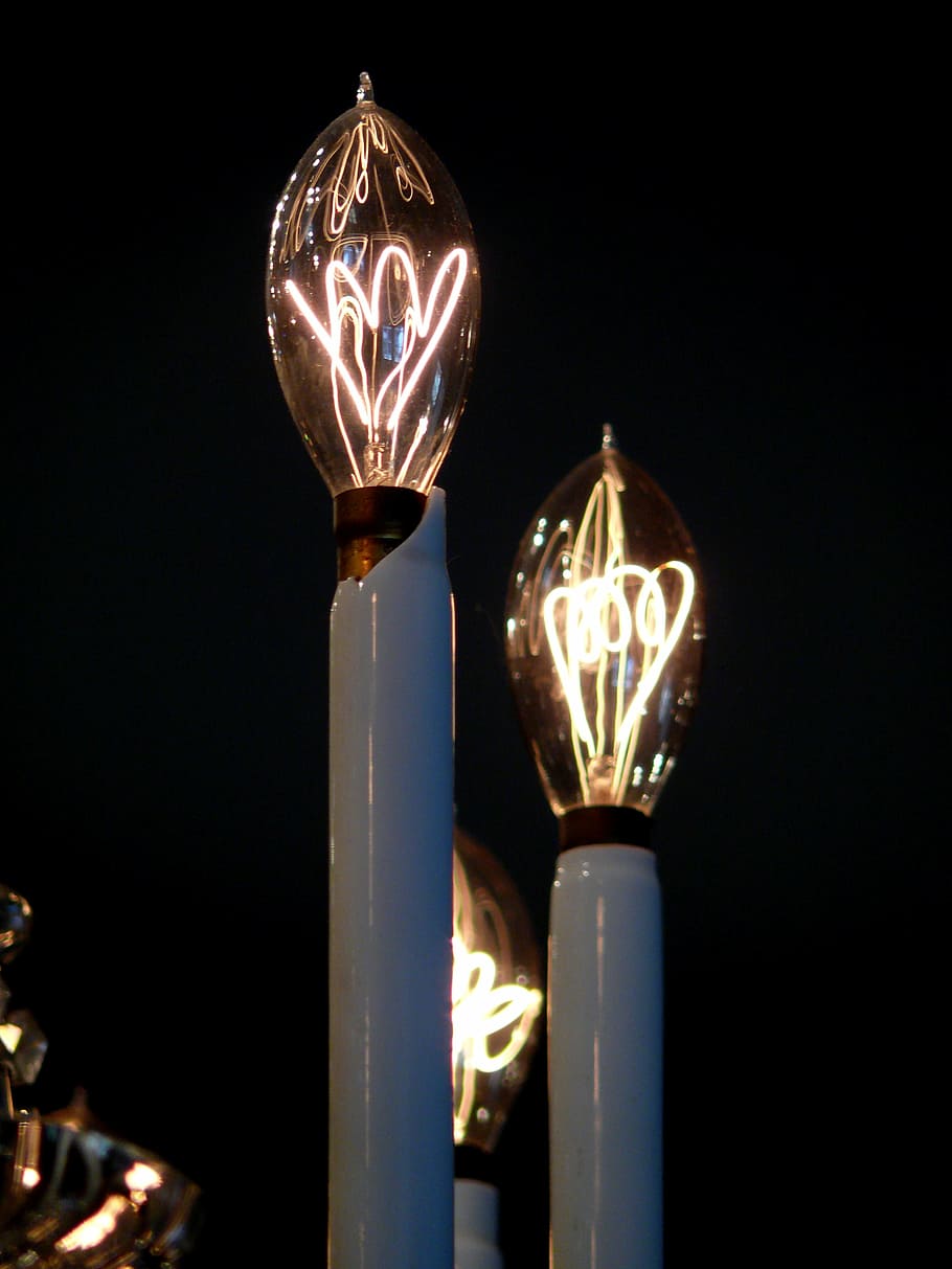 bombeta, llum, filament, infern, llum elèctrica, nit, equips d’il·luminació, llanterna, il·luminat, arquitectura, llum del carrer, electricitat, brillant, cap gent, primer pla, a l'interior, sol objecte, tecnologia, llum - fenomen natural, metall, vista d’angle baix, centrar-se en primer pla, vidre - material, cremant, fons negre, 2K