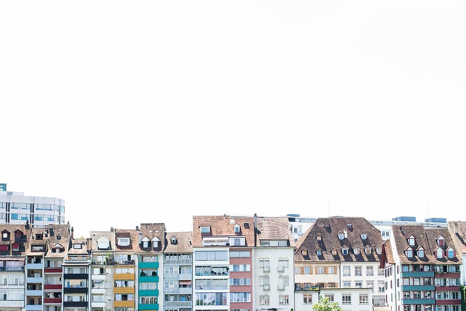 landsbyhuse, fotografering, højhus, bygninger, enkel, arkitektur, arkitektoniske, hvid, hjem, farve, gade, basel, Schweiz, hus, kvarter, aeria, gentagelse, repetitive, farver, farverig facade, bygning udvendig, bygget struktur, bygning, by, himmel, boligområde, kopiere plads, ingen mennesker, skyfri himmel, dag, vindue, lejlighed, natur, udendørs, bybilledet, lav vinkel visning, byliv, 5K