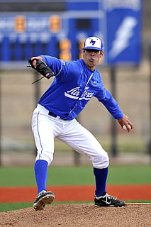 baseball, brocca, palla, gettare, atleta, Università, gioco, sport, infield, campo, tumulo, intonazione, uniforme, maschio, guanto, concorrenza, lunghezza intera, uniforme sportiva, capi di abbigliamento, una persona, concentrarsi sulle conoscenze acquisite, persone reali, movimento, casco, giocando, attrezzatura sportiva, stadio, blu, abbigliamento sportivo, casco sportivo, abilità, determinazione, adolescente, adolescenza, sforzo, partita - sport, 1080P, CC0, dominio pubblico, privo di copyright