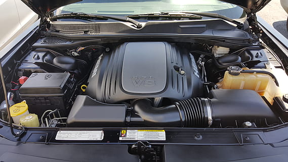 sort, grå, køretøjsmotor, bilmotor, motor køretøj, motor, bil, køretøj, auto, transportmidler, automobil, strøm, mekaniker, automotive, reparation, hætte, ren, bilfabrik, bilindustrien, teknologi, ingen mennesker, transportform, dag, land køretøj, udendørs, tæt på, kontrolpanel, fly, køretøjsdel, kontrollere, køretøj interiør, beskæftigelse, sort farve, stationær, 5K, CC0, offentligt domæne, royaltyfrie