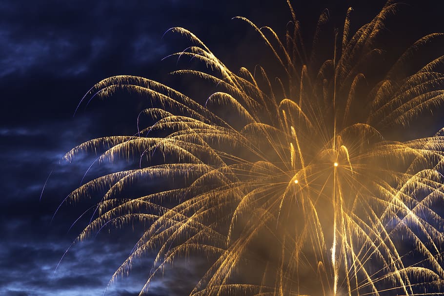 lys, himmel, skyer, aften, lyse, fest, fyrværkeri, udendørs, nat, belyst, bevægelse, natur, ingen mennesker, kunstkultur og underholdning, mørk, eksploderer, begivenhed, sky - himmel, glødende, multi farvet, skønhed i naturen, baggrunde, 4K