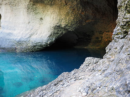 cave on sea, source de la sorgue, source, spring, water cave, cave, river, source of sorgue, karst spring, fontaine de vaucluse, sorgue-swelling pond, fontaine-de-vaucluse, france, provence, low tide, water, bluish, light, shimmer, deep, swelling cave, sorgue, rock - object, rock, solid, rock formation, nature, beauty in nature, scenics - nature, no people, day, non-urban scene, geology, mountain, outdoors, land, architecture, physical geography, tranquility, eroded, 4K, CC0, public domain, royalty free
