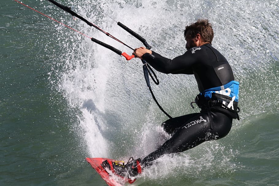 aquilone, fare surf, azione, onda, sport, acqua, uomo, avventura, movimento, una persona, spruzzi, vitalità, lunghezza intera, sport estremi, natura, uomini, attività, muta, sfida, sport acquatico, attività di svago, adulto, mare, abilità, all'aperto, 4K