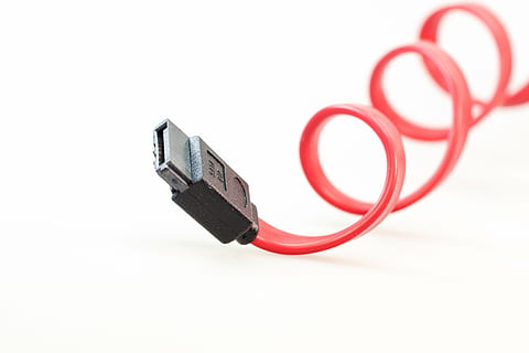 rojo, negro, cable USB, cable, computadora, sata, s-ata, conexión, enchufe, ordenador personal, hardware, edp, procesamiento de datos, línea, periphaerie, macro, eso, accesorios, Datailaufnahme, tecnología, equipo, Fondo blanco, comunicación, foto de estudio, separar, adentro, cable de computadora, de cerca, nadie, el color blanco, tecnología inalámbrica, copia espacio, equipo de computadora, Internet, Red de computadoras, Componente eléctrico, equipo eléctrico, 4K, CC0, dominio público, libre de derechos