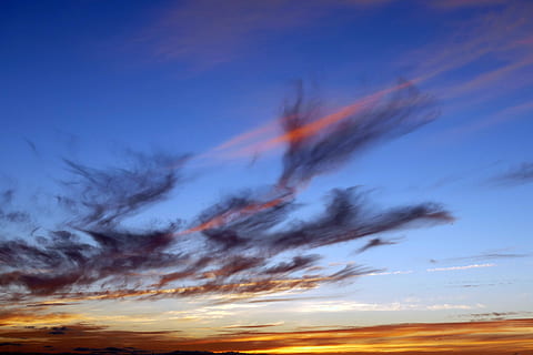 cel, posta de sol, sortida del sol, sol, naturalesa, llum solar, blau, estiu, cel de la sortida del sol, núvol, color, temps, cel del capvespre, llum, taronja, brillant, vespre, cloudscape, alba, núvol - cel, color taronja, cap gent, escenics - natura, bellesa a la natura, medi ambient, tranquil·litat, a l'aire lliure, multicolor, escena tranquil·la, moviment borrós, vista d’angle baix, cel dramàtic, foc, moviment, poder a la natura, 4K, CC0, domini públic, lliure de regalies