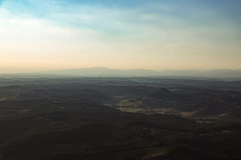 antenos, vaizdas, kalnai, kalnų, nuotrauka, kalnas, netoli salų, debesis, susiliejimas, pobūdį, scenos, kraštovaizdį, vaizdas iš oro, aukšto kampo vaizdas, dangus, lauke, debesis - dangus, mėlyna, ramybė, ramioje scenoje, grožis gamtoje, vaizdai - gamta, aplinką, ne miesto scenoje, nėra žmonių, idiliškas, saulėlydis, dieną, Nuotolinis, 5K, CC0, Viešasis domenas, nemokamai