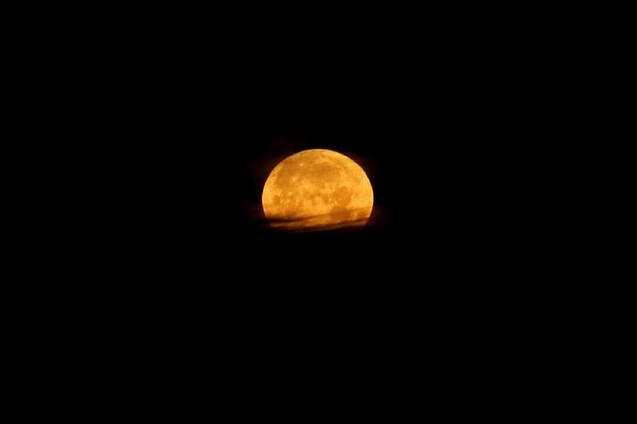 Vollmond, Horizont, Wolken, Nacht-, Himmel, Landschaft, Mondlicht, orb, schwarz, draußen, Platz, Mond, Astronomie, Schönheit in der Natur, Szenen - Natur, kopieren sie platz, keine Leute, Ruhe, ruhige Szene, Natur, idyllisch, dunkel, planetarischer Mond, majestätisch, gestalten, orange Farbe, schwarzer Hintergrund, Astrologie, Finsternis, Weltraum und Astronomie, 2K