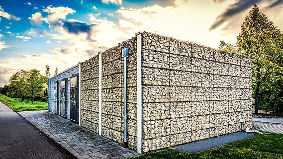 piatră, clădire, Munchen, cer, nor - cer, plantă, natură, arhitectură, nici o persoana, copac, construită, zi, transport, cărare, în aer liber, lumina soarelui, iarbă, perete, direcţie, montare pe perete, consecutiv, Siguranță, transportul feroviar, 2K, CC0, domeniu public, fără drepturi de autor
