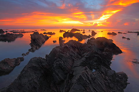 Meer, Dämmerung, Landschaft, Natur, Strand, Wolken, Wolkengebilde, Abend, See, Berg, Ozean, draußen, Reflexion, szenisch, seelandschaft, Silhouette, Himmel, Sonne, Sonnenstrahl, Sonnenaufgang, Sonnenuntergang, Reise, Wasser, Szenen - Natur, wolke - himmel, Schönheit in der Natur, Rock, Rock - Objekt, Ruhe, solide, ruhige Szene, orange Farbe, Land, Dramatischer Himmel, Felsformation, Horizont über Wasser, keine Leute, romantischer Himmel, 2K, CC0, gemeinfrei, lizenzfrei
