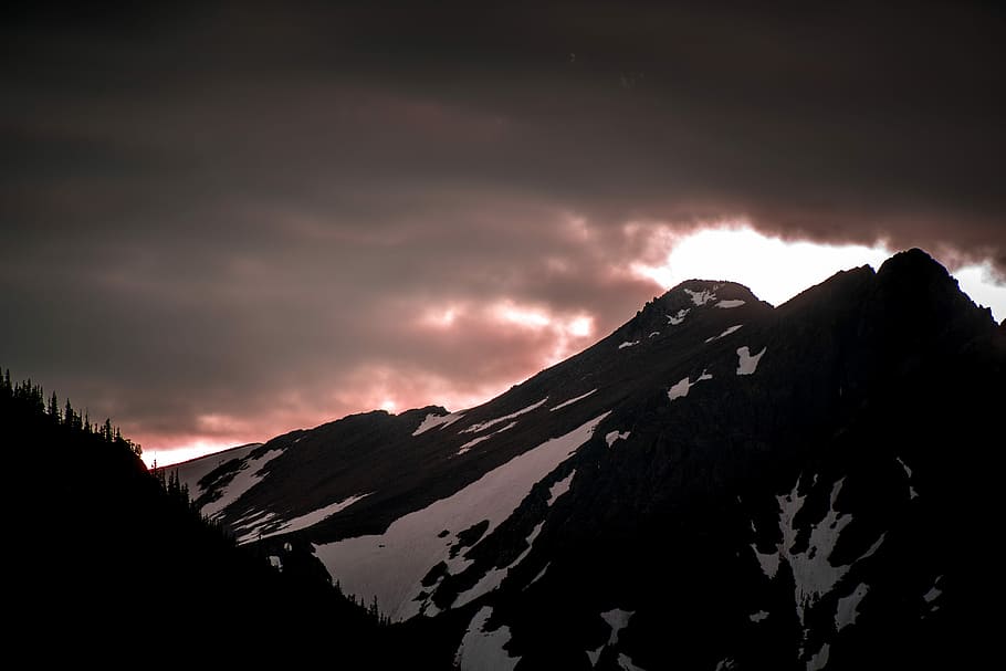 silhouette, catena montuosa, montagna, ghiaccio, pieno, alberi, picco, irrompere nel cloud, nube, cielo, scenics - natura, nuvola - cielo, bellezza nella natura, la tranquillità, scena tranquilla, natura, nessuno, idilliaco, ambiente, tramonto, paesaggio, cielo drammatico, scena non urbana, tempesta, pianta, all'aperto, picco di montagna, montagna innevata, 5K