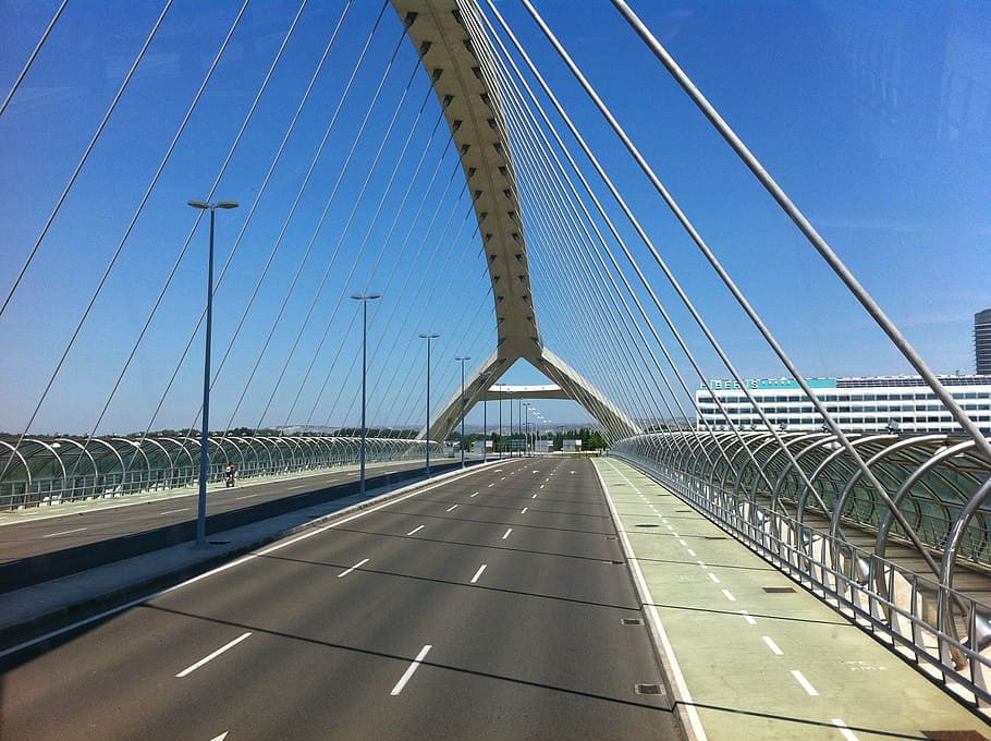 pont, Saragossa, espanya, pont - estructura feta per l'home, Pont en suspensió, arquitectura, EUA, cable d’acer, cel, lloc famós, transport, estructura construïda, connexió, carretera, direcció, el camí a seguir, cap gent, signe, dia, ciutat, pont fixat per cable, marcatge de carreteres, marcatge, destinacions de viatge, perspectiva decreixent, modern, a l'aire lliure, 2K
