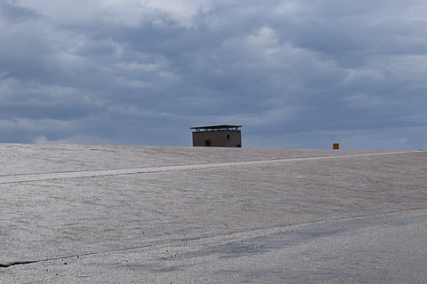 diget, vej, arkitektur, himmel, skyer, blå, grå, asfalt, sky - himmel, jord, bygget struktur, sand, natur, bygning udvendig, dag, strand, ro, skønhed i naturen, scenics - natur, overskyet, rolig scene, ingen mennesker, horisont, udendørs, landskab, klima, 5K, CC0, offentligt domæne, royaltyfrie