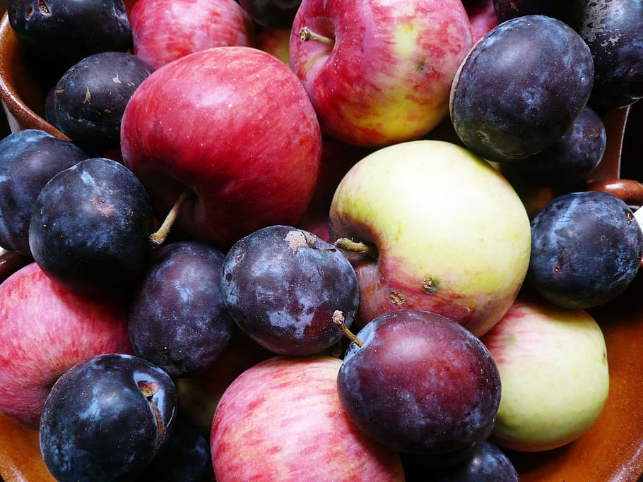 poma, pruna, fruita, alimentació saludable, menjar, menjar i beguda, benestar, frescor, marc complet, cap gent, natura morta, gran grup d'objectes, fons, primer pla, abundància, vista d’angle alt, raïm, vermell, madur, dia, elecció, porpra, 4K