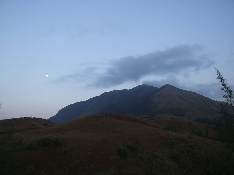 bosc, sol, naturalesa, arbre, estiu, arbres, verd, boscos, ecologia, fulles, camp, escènic, Índia, Western Ghats, sahyadri, kumara parvatha, lluna, tarda, lluna plena, llum, muntanya, cel, paisatge, medi ambient, bellesa a la natura, escenics - natura, escena tranquil·la, tranquil·litat, terra, Serra, cap gent, núvol - cel, escena no urbana, a l'aire lliure, vespre, nit, remot, idíl·lic, cim de muntanya, 2K