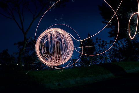 noite, leve, iluminação, Exposição longa, círculo, movimento, forma, forma geométrica, plantar, árvore, lã de arame, natureza, iluminado, Pintura leve, brilhando, ninguém, movimento borrado, fiação, ao ar livre, trilha leve, céu, espaço, Sombrio, faíscas, 5K, CC0, domínio público, royalty free