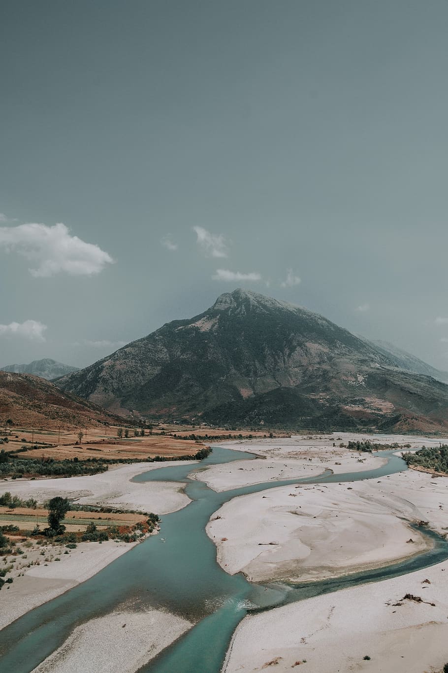 fiume, montagna, giorno, corpo, acqua, soleggiato, cielo, nube, vertice, la neve, ghiaccio, lago, albero, albanium, Esplorare, estate, terra, Fujifilm, divertimento, scenics - natura, bellezza nella natura, scena tranquilla, la tranquillità, natura, nuvola - cielo, ambiente, scena non urbana, nessuno, idilliaco, paesaggio, all'aperto, sale piatto, picco di montagna, 5K