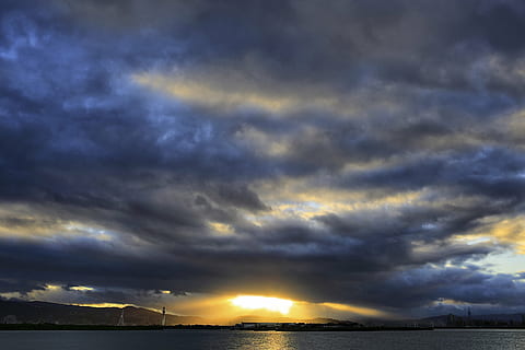 beach, clouds, cloudy, dawn, dusk, ocean, overcast, sea, sky, sunrise, sunset, water, cloud - Sky, nature, night, beauty in nature, scenics - nature, storm, dramatic sky, tranquility, tranquil scene, storm cloud, no people, cloudscape, outdoors, horizon, horizon over water, ominous, power in nature, 2K, CC0, public domain, royalty free