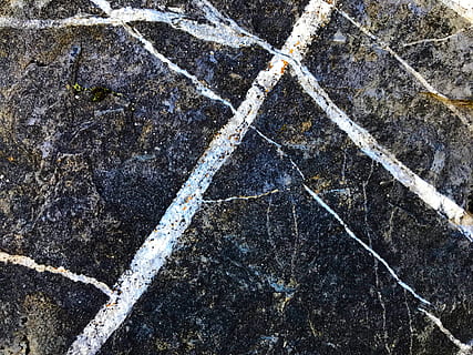Stein, Textur, Hintergrund, steinplatte, keine Leute, Vollbild, Hintergründe, Tag, texturiert, High Angle View, Nahansicht, Muster, draußen, Natur, solide, Rau, Marmor, weiße Farbe, Schnee, Rock - Objekt, Bodenbelag, Winter, Wandbau - Funktion, Stadt, Beton, 4K, CC0, gemeinfrei, lizenzfrei