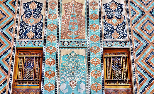 Contexte, mosaïque, modèle, polygone, polygonal, lumière, décoration, décoratif, conception, abstraction, cristal, coloré, architecture, art et Artisanat, structure construite, construction de murs, la créativité, personne, artisanat, à l'intérieur, tuile, lieu de culte, l'histoire, le passé, motif floral, mural, bâtiment, orné, sol, plafond, carrelage, 4K, CC0, domaine public, libre de droits
