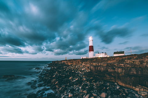 blanc, far, edificis, foto de penya-segat, oceà, núvol, edifici, rock, rocós, línia de costa, aigua, platja, costa juràsica, Anglaterra, cel, sortida del sol, manfrotto, núvol - cel, exterior de l'edifici, arquitectura, estructura construïda, mar, torre, orientació, naturalesa, terra, direcció, cap gent, a l'aire lliure, seguretat, poder a la natura, 5K, CC0, domini públic, lliure de regalies