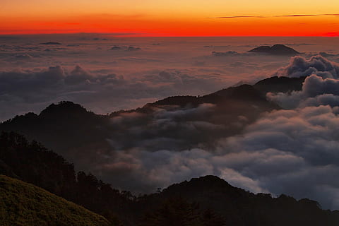 Wolken, Dämmerung, Landschaft, Berg, Natur, szenisch, Wolkenmeer, Silhouette, Himmel, Sonnenaufgang, Sonnenuntergang, wolke - himmel, Schönheit in der Natur, Szenen - Natur, Umgebung, Nebel, Land, Ruhe, Reise, ruhige Szene, Dramatischer Himmel, Wolkengebilde, Sonne, Reiseziele, Gebirge, draußen, keine Leute, über, 1080P, CC0, gemeinfrei, lizenzfrei