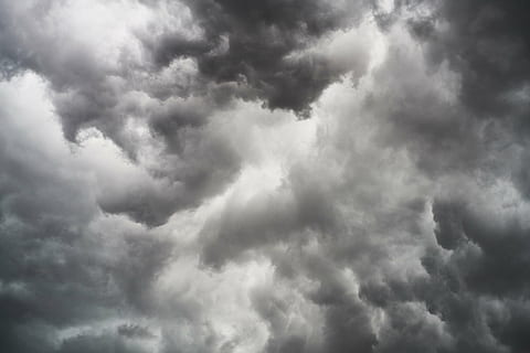 lav, vinkelfotografering, hvid, skyer, luft, himmel, Sky, baggrund, høj, det er i luften, grå, sort, natur, landskab, smuk, storm, udendørs, abstrakt, sæson, vinter, struktur, efterår, regn, regnfuld, orkan, mørk, vejr, dramatisk himmel, sky - himmel, storm sky, baggrunde, tordenvejr, cloudscape, scenics, overskyet, humørlig himmel, miljø, atmosfære, vind, ildevarslende, skønhed i naturen, cumulus, ingen mennesker, skybrud, meteorologi, klima, snestorm, 5K, CC0, offentligt domæne, royaltyfrie