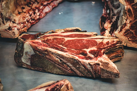 excelente, crudo, Filete de ternera, cerrar, res cruda, de cerca, carne de vaca, carne, filete, comida, rebanada, alimentos crudos, rojo, frescura, gastrónomo, cocina, Cerdo, comida y bebida, adentro, naturaleza muerta, nadie, carne roja, mesa, centrarse en primer plano, bienestar, preparación, vista de alto ángulo, comer poco saludable, listo para comer, tentación, 5K, CC0, dominio público, libre de derechos