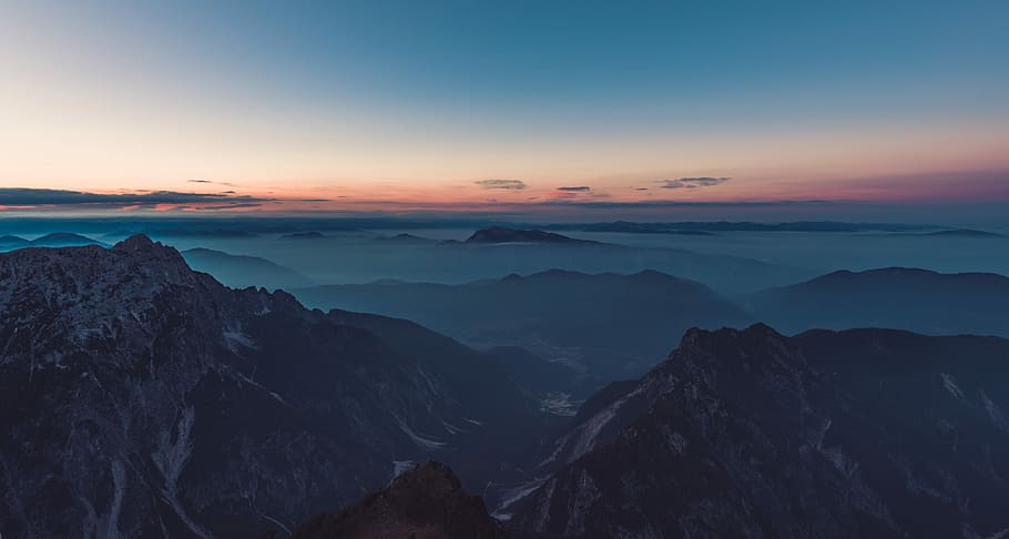 aèria, fotografia, muntanyes, cobert, blanc, boira, superior, vista, a través de, horitzó, muntanya, paisatge, posta de sol, Serra, rock, vall, sortida del sol, mojstrovka, slovenium, panorama, cel, moutain, escenics - natura, bellesa a la natura, medi ambient, núvol - cel, escena tranquil·la, naturalesa, rock - object, cim de muntanya, alt, tranquil·litat, sol, terra, a l'aire lliure, cap gent, 5K